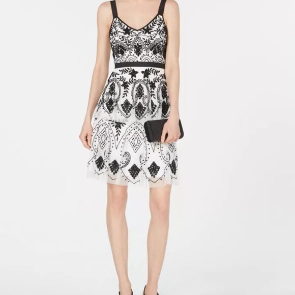 ADRIANNA PAPELL HAND-BEADED COCKTAIL DRESS - Size 6 - Picture 4 of 9